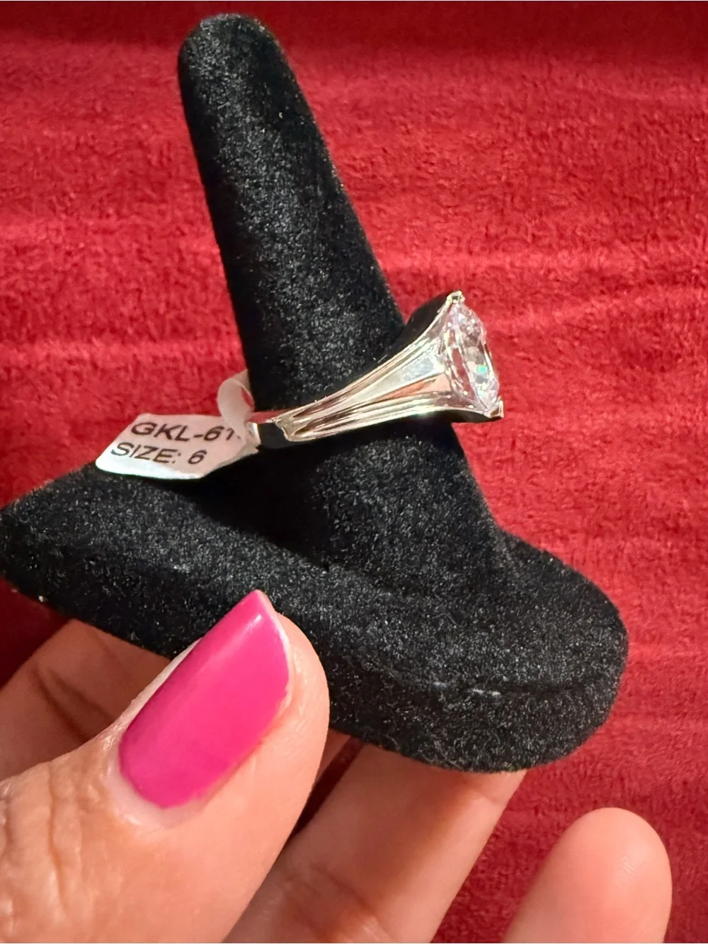 Bling/Solitaire Silver Rhinestone Women's Ring
/size 6 - Picture 3 of 8